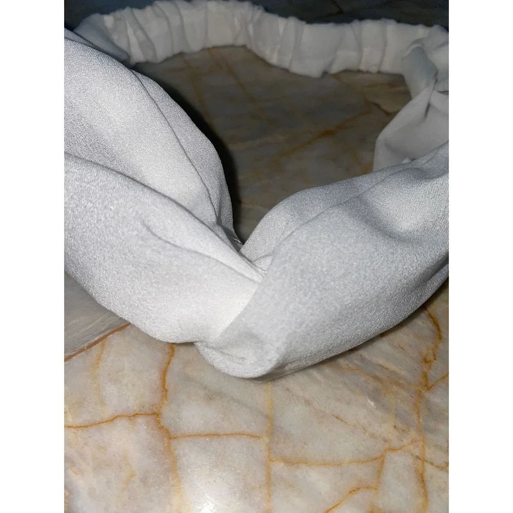 N/A white twisted